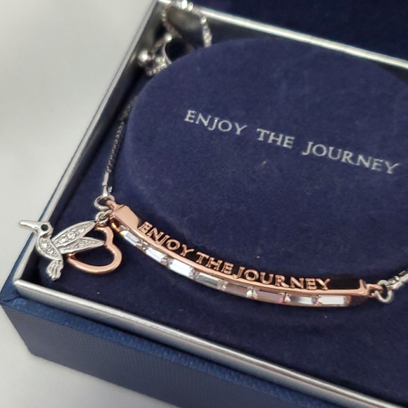 Brilliance "Enjoy the Journey" Bar Bracel - Picture 2 of 4